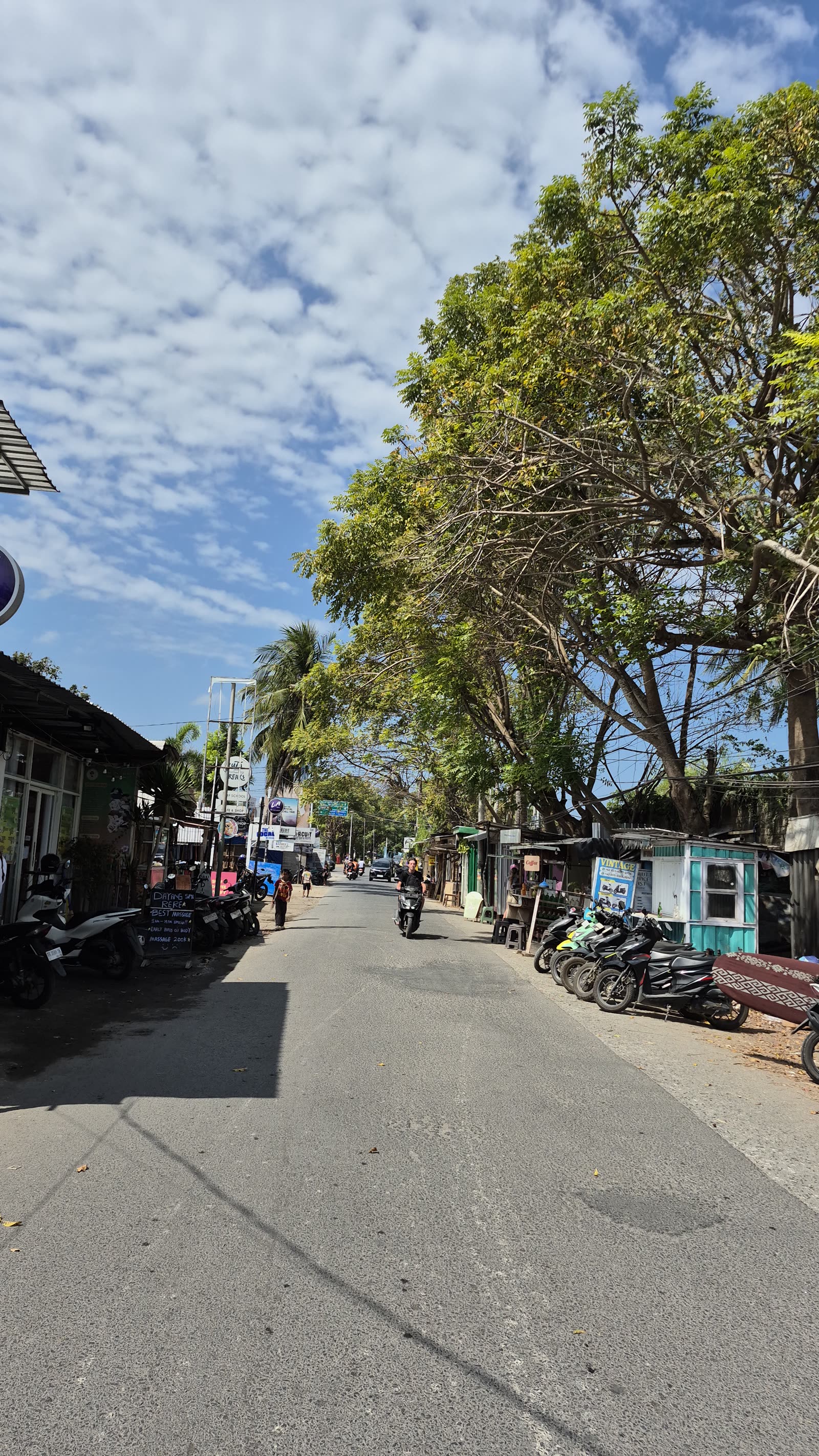 Kuta's streets filling in with cafés, scooters and new construction